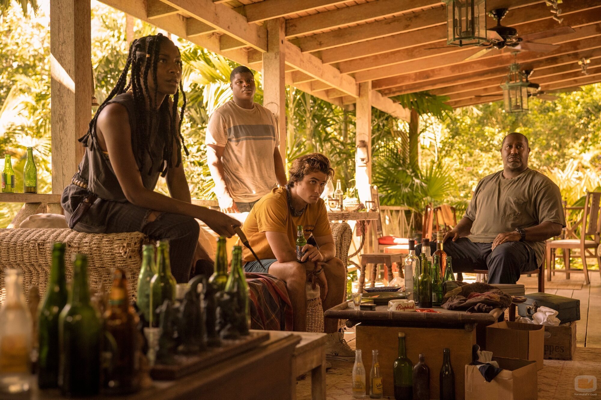 Chase Stokes y Carlacia Grant en Capítulo 2 titulado 'El golpe' de 'Outer Banks'
