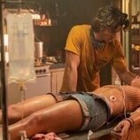 Chase Stokes y Madelyn Cline en 2x03 'Plegarias' de 'Outer Banks'