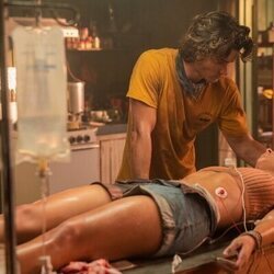 Chase Stokes y Madelyn Cline en 2x03 'Plegarias' de 'Outer Banks'