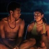 Madison Bailey y J.D. en 2x04 titulado 'La vuelta a casa' de 'Outer Banks'