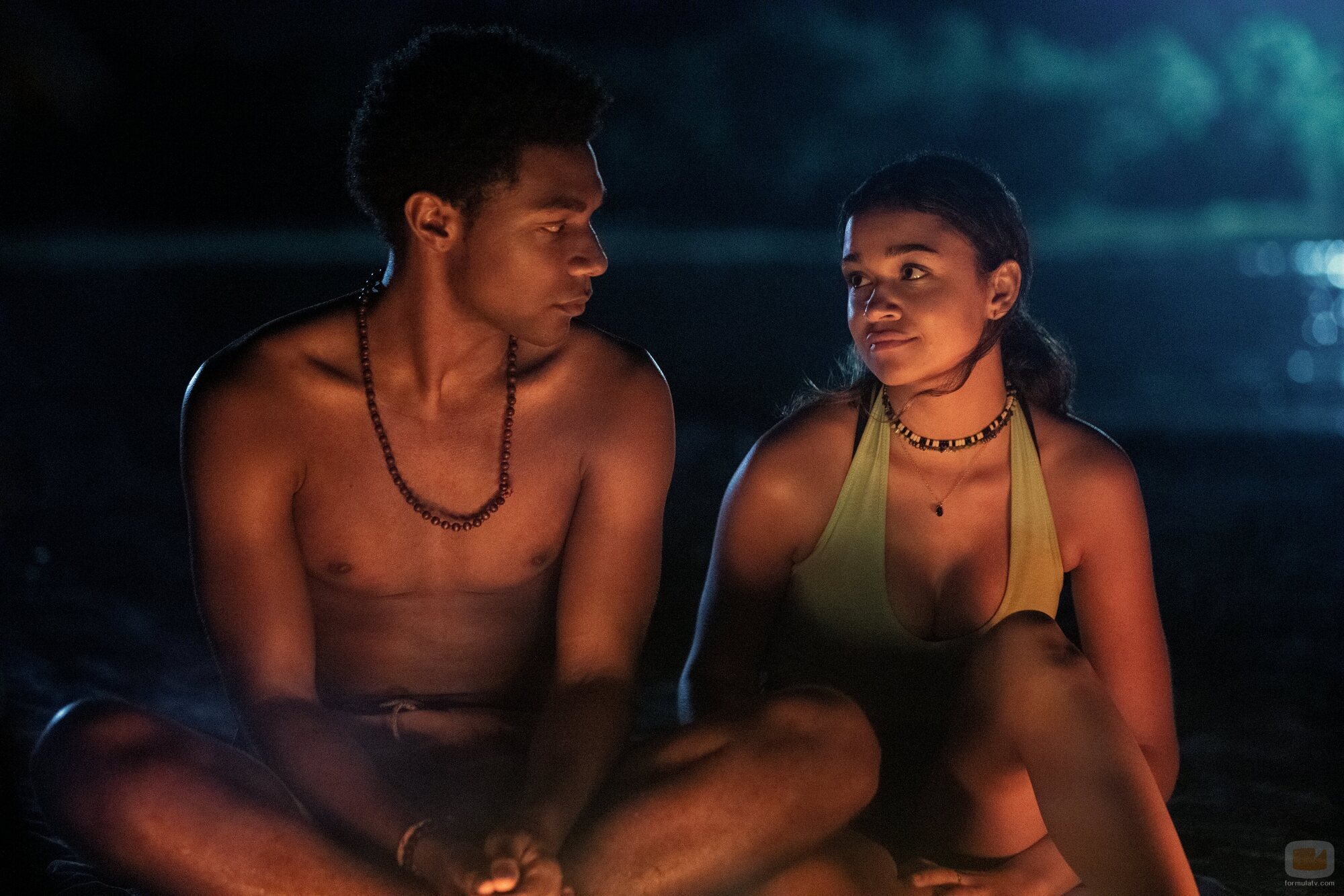 Madison Bailey y J.D. en 2x04 titulado 'La vuelta a casa' de 'Outer Banks'