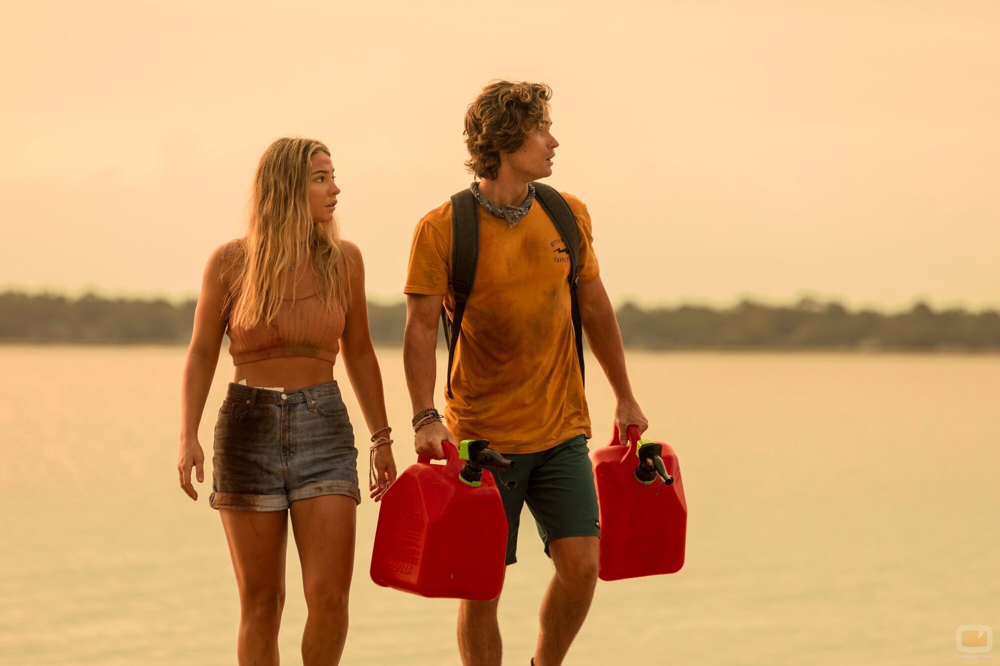 Chase Stokes y Madelyn Cline en la temporada 2 y el capítulo 04 de 'Outer Banks'