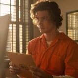 Chase Stokes en el 2x06 de 'Outer Banks'