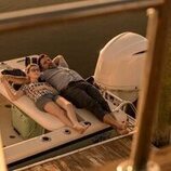 Charles Esten y Julia Antonelli en 2x06 'El Druthers' de 'Outer Banks'