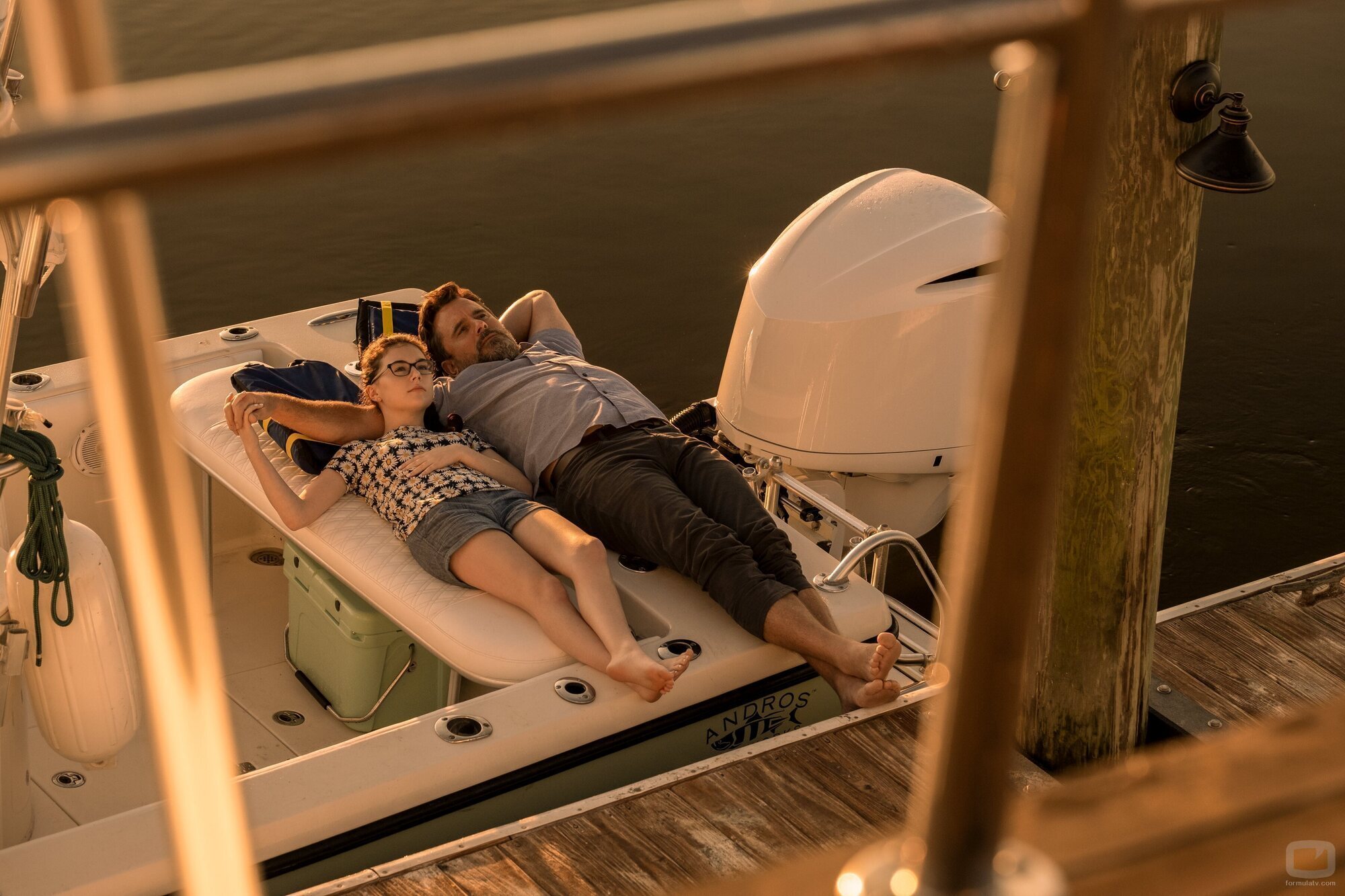 Charles Esten y Julia Antonelli en 2x06 'El Druthers' de 'Outer Banks'