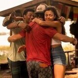 Madison Bailey y J.D. en el 2x06 de 'Outer Banks'