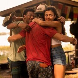 Madison Bailey y J.D. en el 2x06 de 'Outer Banks'