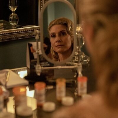 Elizabeth Mitchell en el 2x06 de 'Outer Banks'