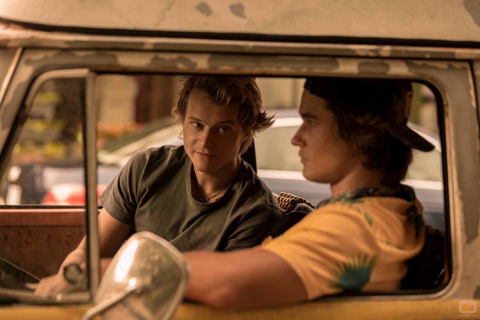 Chase Stokes y Rudy Pankow en Capítulo 6 titulado 'El Druthers' de 'Outer Banks'