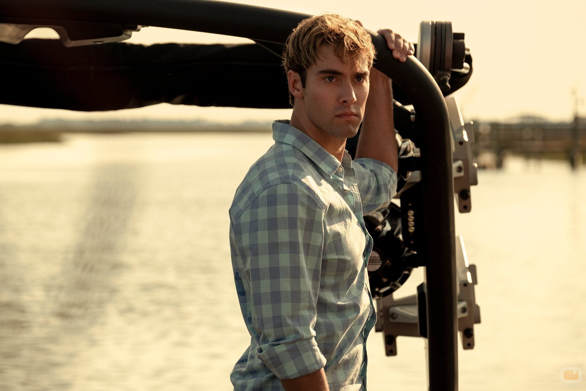 Austin North en el 2x06 de 'Outer Banks'