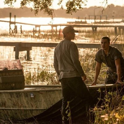 Drew Starkey y Nicholas Cirillo en Capítulo 6 titulado 'El Druthers' de 'Outer Banks'