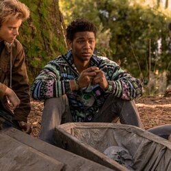 Still de Capítulo 8 titulado 'La cruz' de 'Outer Banks'