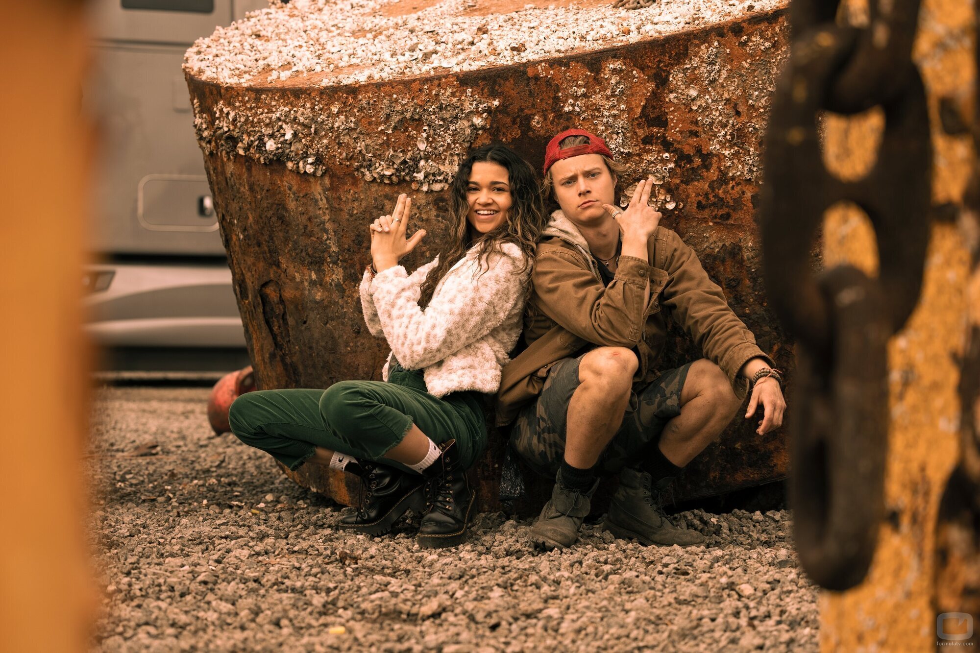 Madison Bailey y Rudy Pankow en la temporada 2 y el capítulo 09 de 'Outer Banks'