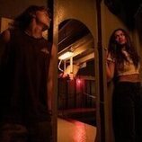 Madison Bailey y Rudy Pankow en 'El Coastal Venture' de 'Outer Banks'