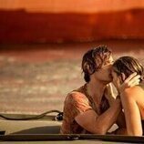 Chase Stokes y Madelyn Cline en el 2x10 de 'Outer Banks'