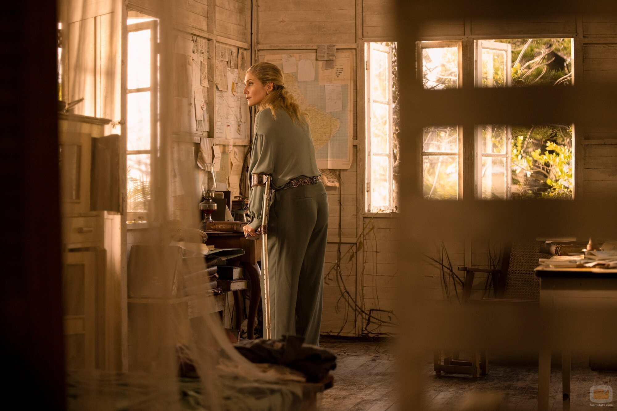 Elizabeth Mitchell en la temporada 2 y el capítulo 10 de 'Outer Banks'