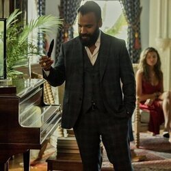 Andy McQueen y Madison Bailey en 'Dos islas' de 'Outer Banks'