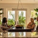 Caroline Arapoglou y Drew Starkey en 'Dos islas' de 'Outer Banks'