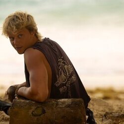 Rudy Pankow en 3x01 'Dos islas' de 'Outer Banks'