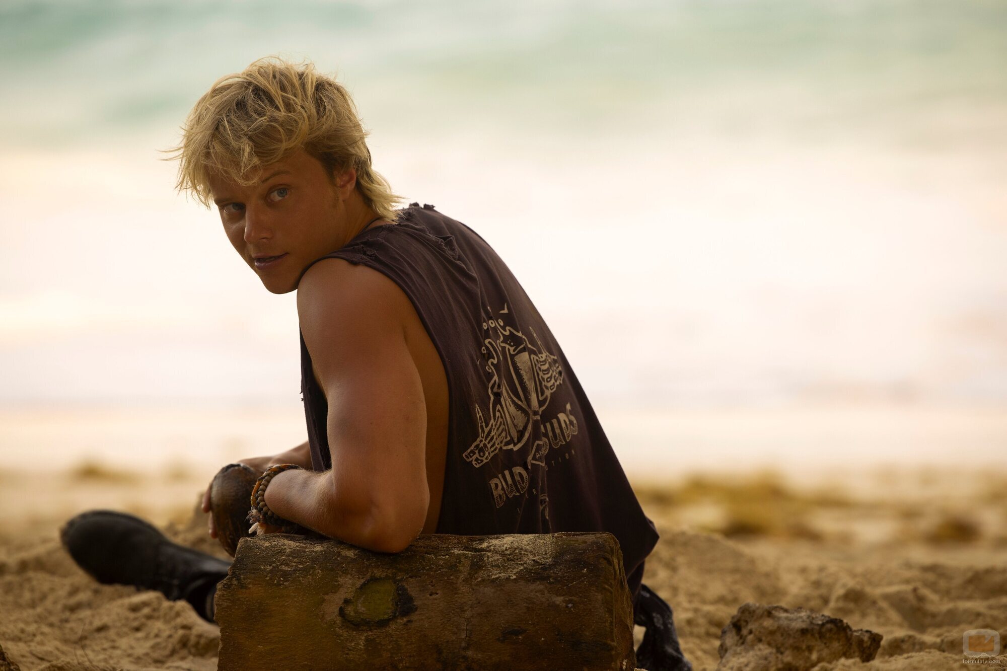 Rudy Pankow en 3x01 'Dos islas' de 'Outer Banks'
