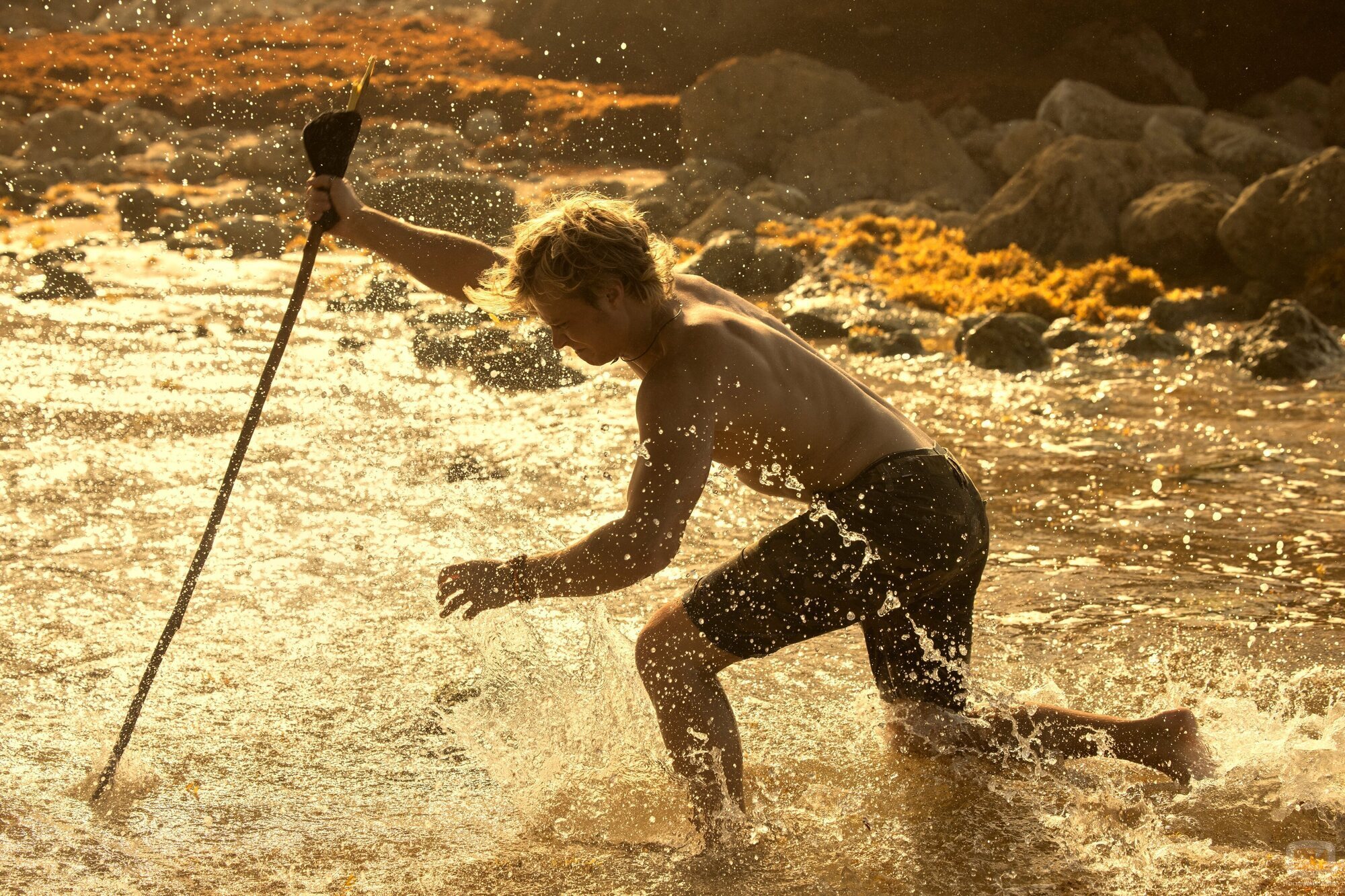Rudy Pankow en el 3x01 de 'Outer Banks'