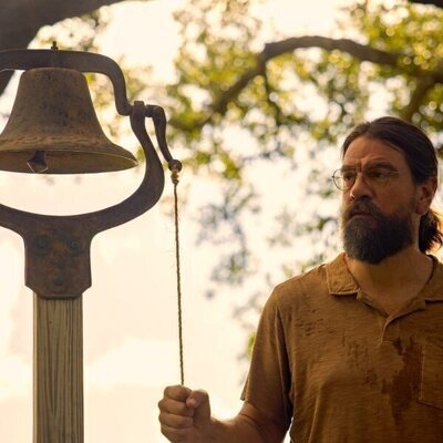 Charles Halford en el 3x01 de 'Outer Banks'
