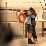 Madison Bailey y Rudy Pankow en 3x02 titulado 'Las campanas' de 'Outer Banks'