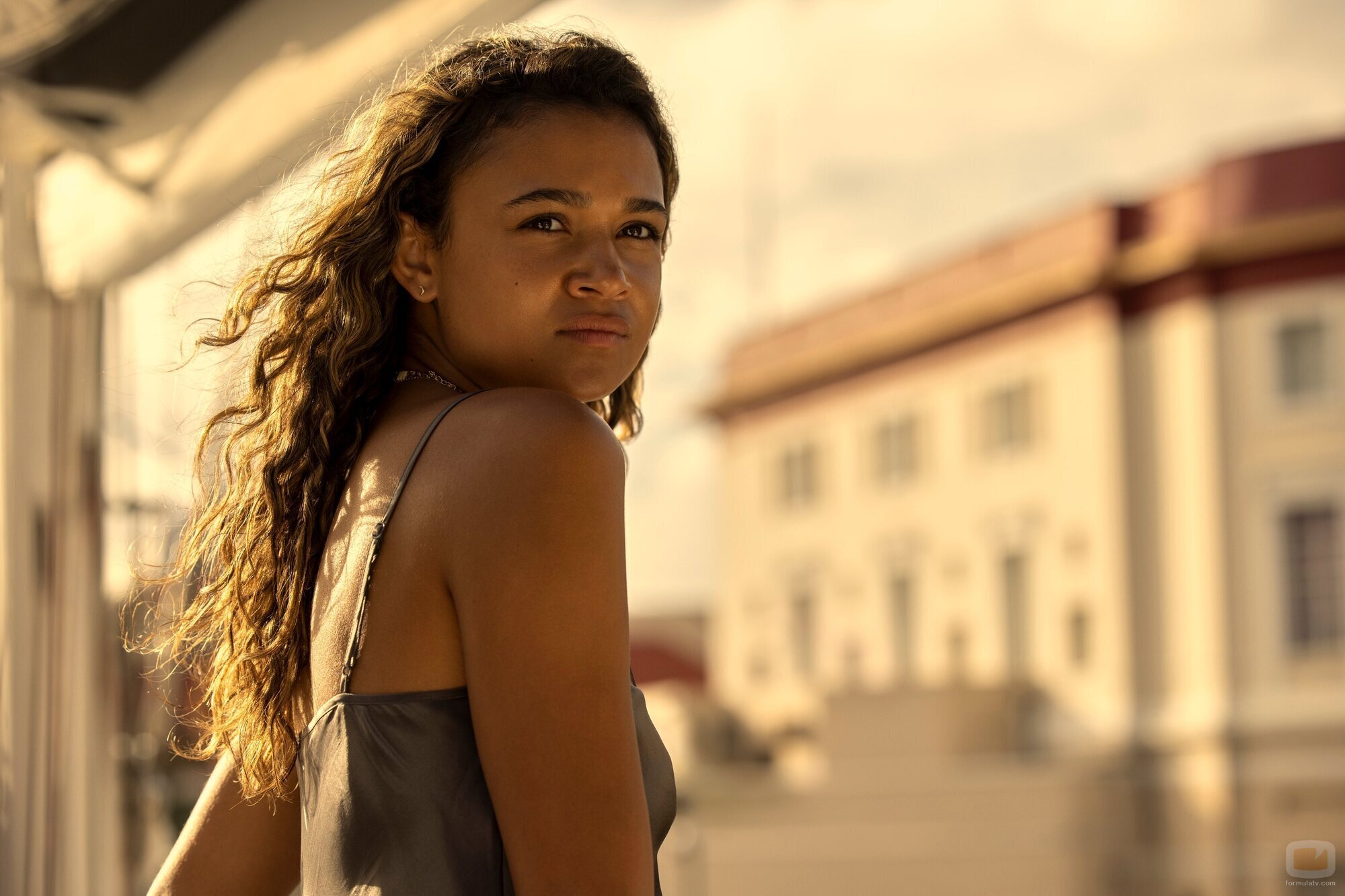 Madison Bailey en 3x02 titulado 'Las campanas' de 'Outer Banks'