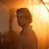 Chase Stokes en el 3x03 de 'Outer Banks'