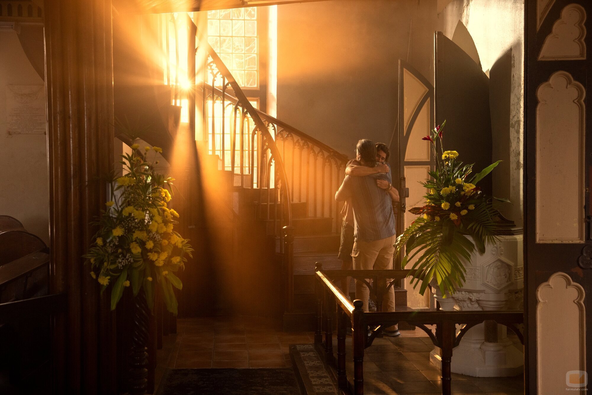 Charles Halford y Chase Stokes en 3x03 'Padres e hijos' de 'Outer Banks'