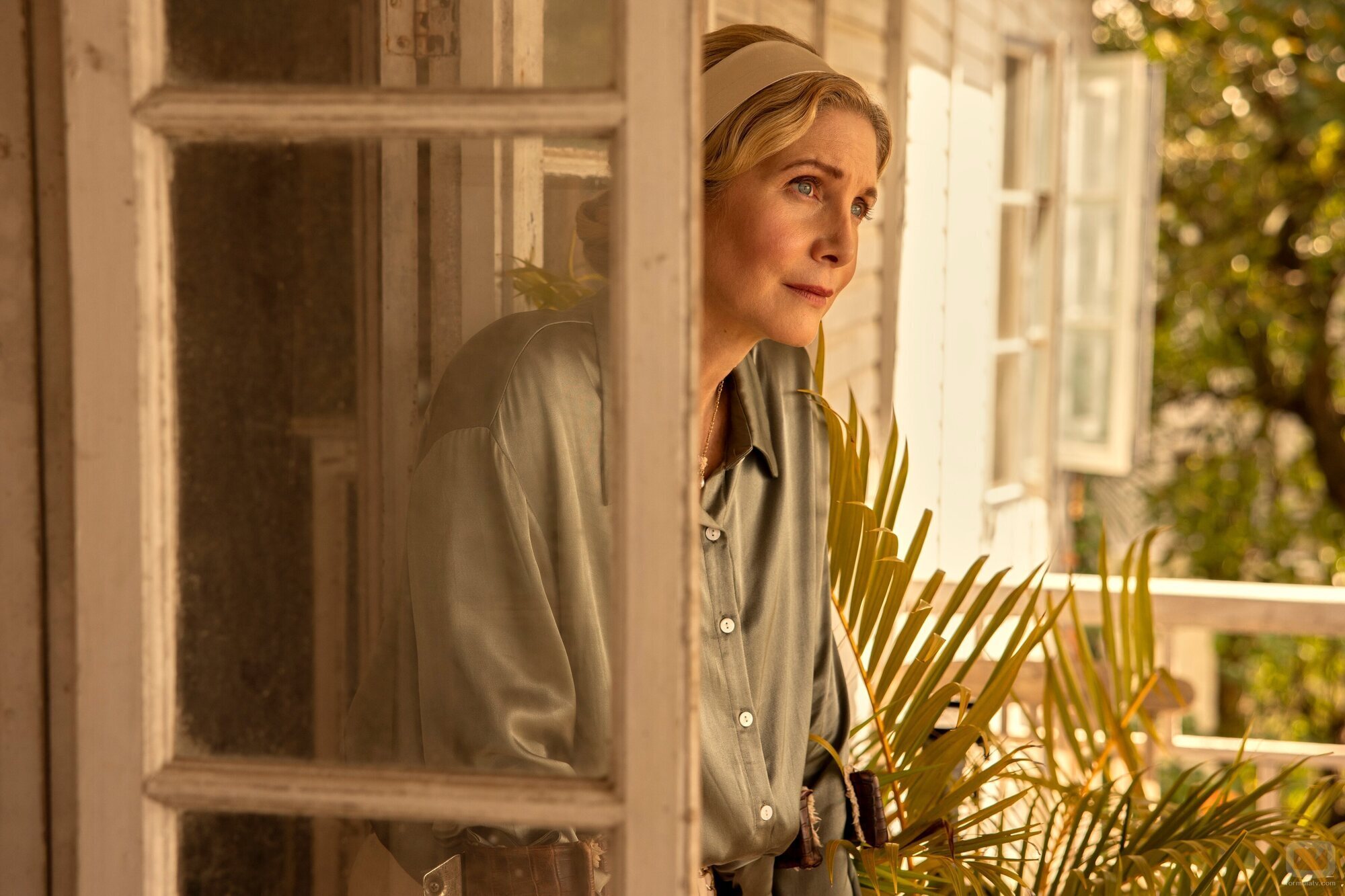Elizabeth Mitchell en el 3x03 de 'Outer Banks'