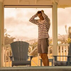 Drew Starkey en Capítulo 3 titulado 'Padres e hijos' de 'Outer Banks'