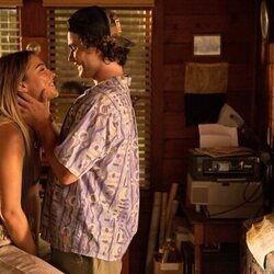 Chase Stokes y Madelyn Cline en 3x04 'El diario' de 'Outer Banks'