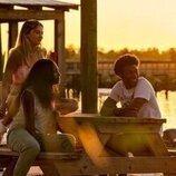 Madelyn Cline y Carlacia Grant en el 3x04 de 'Outer Banks'