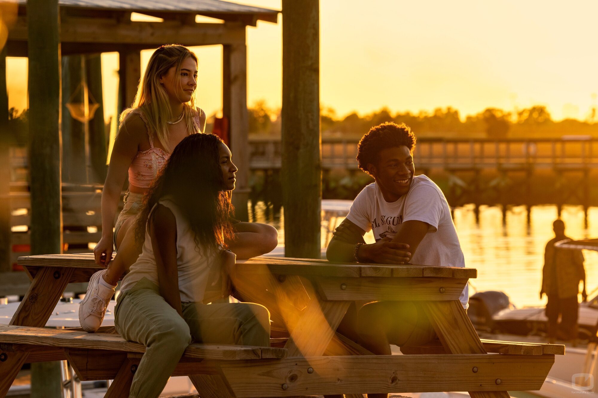 Madelyn Cline y Carlacia Grant en el 3x04 de 'Outer Banks'