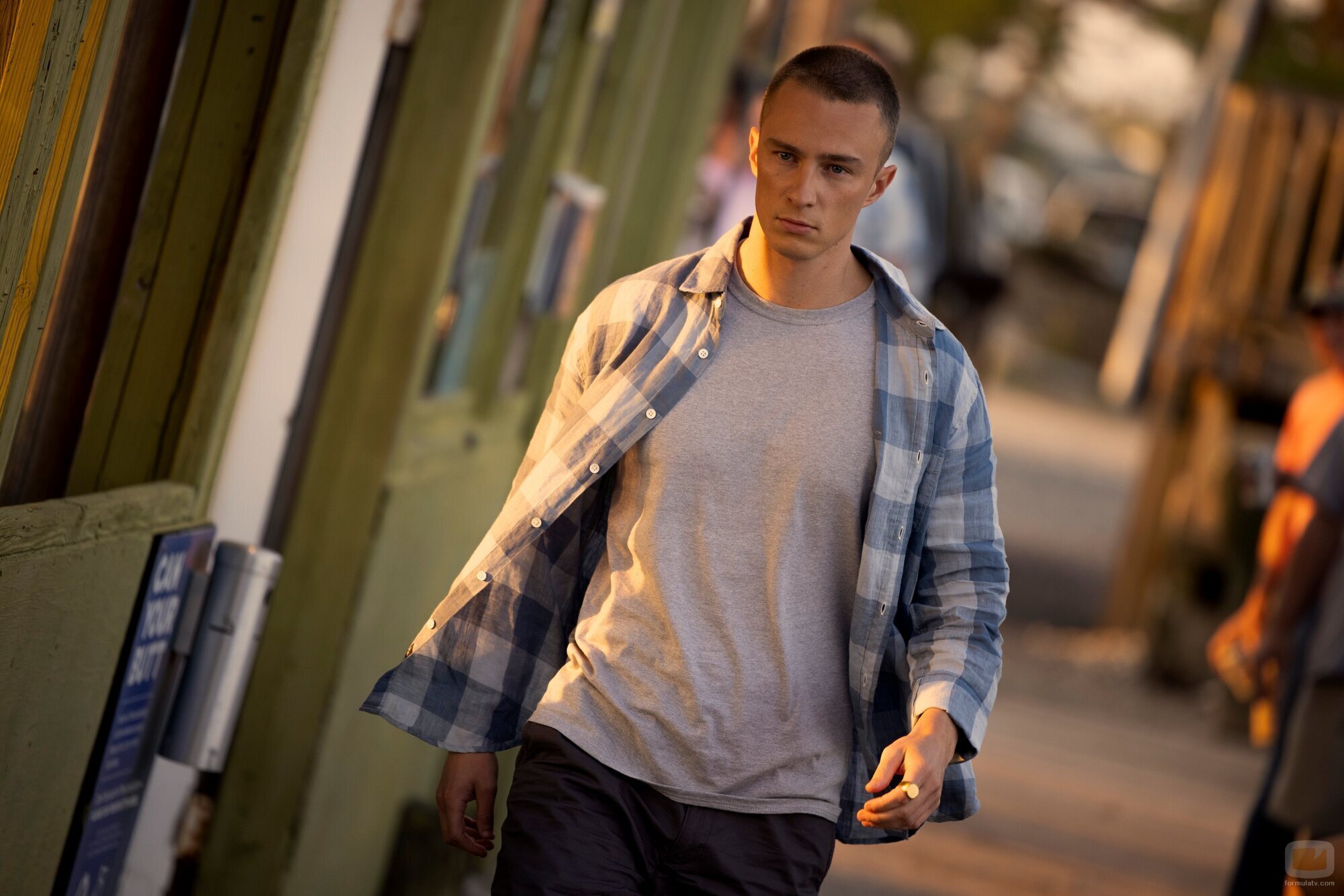 Drew Starkey en 3x04 titulado 'El diario' de 'Outer Banks'