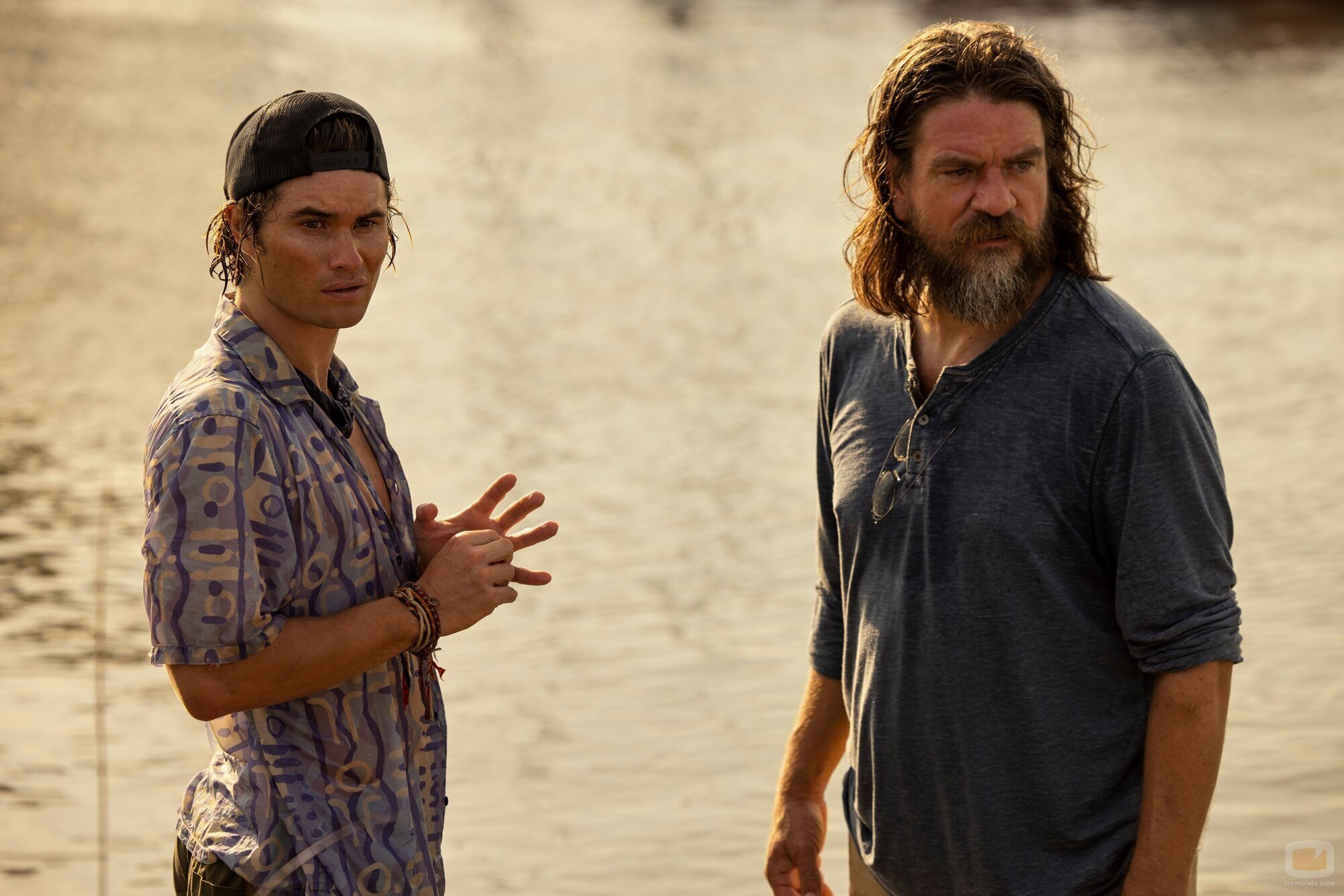 Still de Charles Halford y Chase Stokes en el 3x04 de 'Outer Banks'