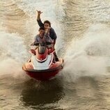 Charles Halford y Chase Stokes en 3x04 'El diario' de 'Outer Banks'