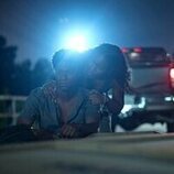 J.D. y Carlacia Grant en 3x05 'Robos' de 'Outer Banks'