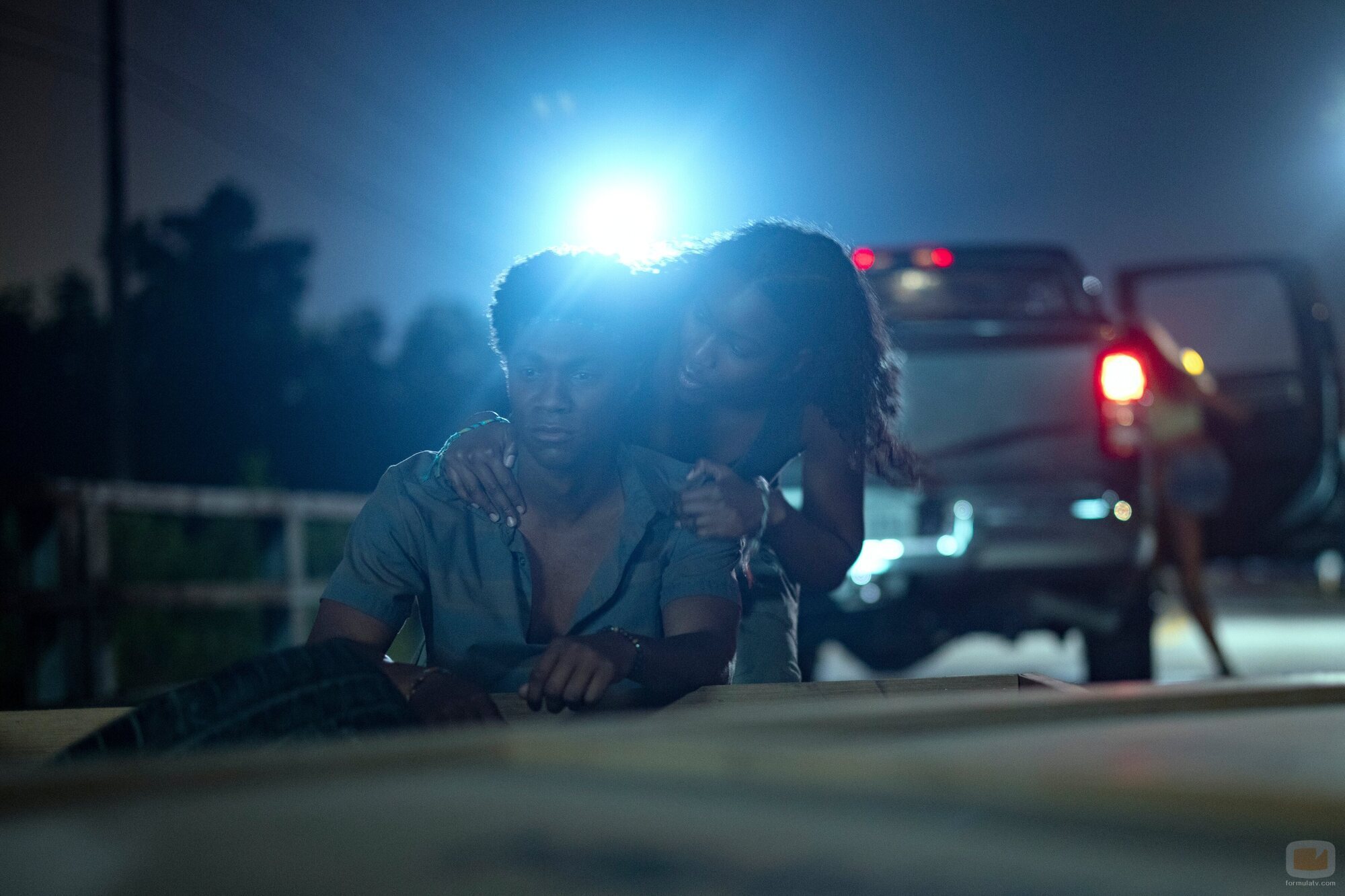 J.D. y Carlacia Grant en 3x05 'Robos' de 'Outer Banks'
