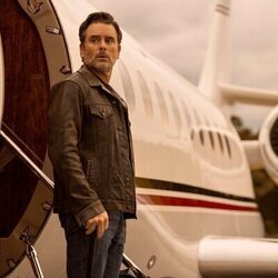 Charles Esten en 3x06 titulado 'El bosque sombrío' de 'Outer Banks'