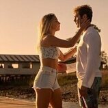 Madelyn Cline y Austin North en el 3x07 de 'Outer Banks'