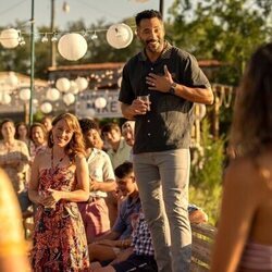 Marland Burke y Samantha Soule en Capítulo 7 titulado 'Feliz aniversario' de 'Outer Banks'