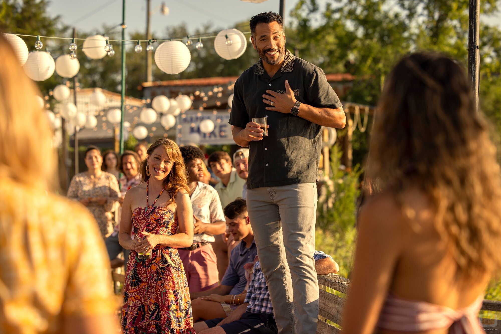 Marland Burke y Samantha Soule en Capítulo 7 titulado 'Feliz aniversario' de 'Outer Banks'