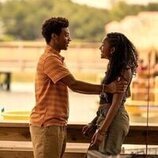 J.D. y Carlacia Grant en el 3x07 de 'Outer Banks'