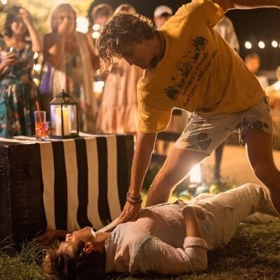 Chase Stokes y Austin North en 'Feliz aniversario' de 'Outer Banks'
