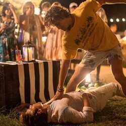 Chase Stokes y Austin North en 'Feliz aniversario' de 'Outer Banks'