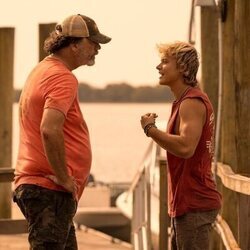 Rudy Pankow en 3x08 'Giro de timón' de 'Outer Banks'