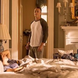 Fiona Palomo y Drew Starkey en 'Giro de timón' de 'Outer Banks'