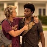 Rudy Pankow y J.D. en la temporada 3 y el capítulo 09 de 'Outer Banks'